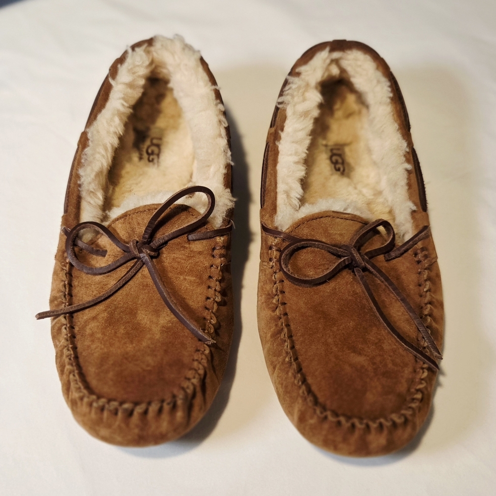 UGG Dakota Chestnut Shearling Moccasin Slippers Womens Size 8